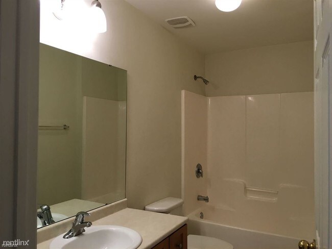 Building Photo - 3 br, 3 bath  - Wood Briar