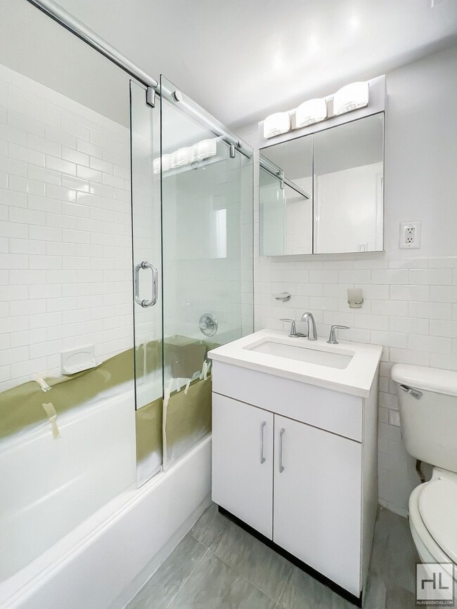 Building Photo - E 16 ST