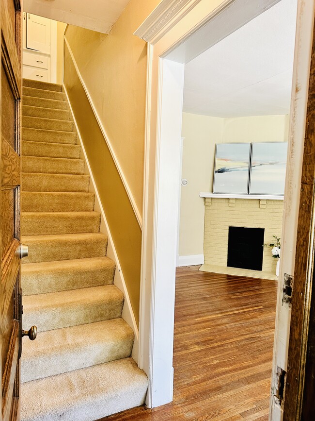 Front Entrance - 121 Amherst Dr