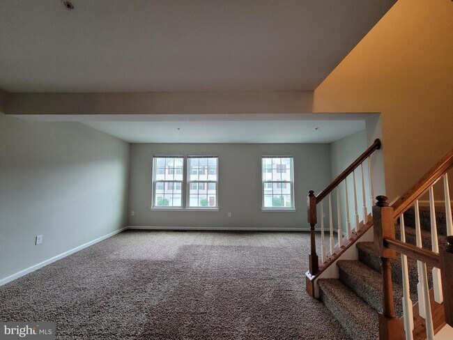 Building Photo - 111 Susan Cir
