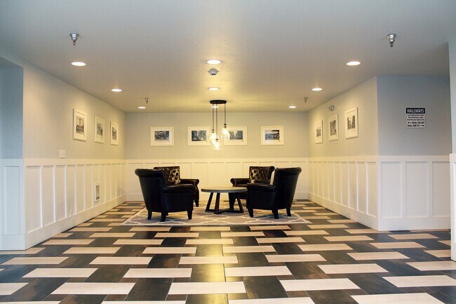 Foto del edificio - **Move In Special!!** Updated 1 Bedroom Condo in Landmark Old Portland Building