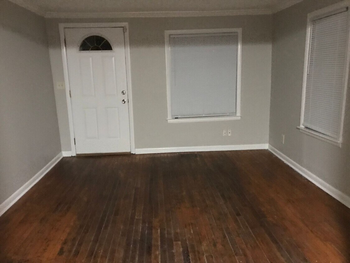 Primary Photo - Charming 2 Bed/ 1 Bath Home in Madison