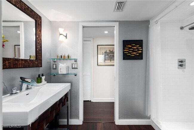 Foto del edificio - 5555 Heron Point Dr