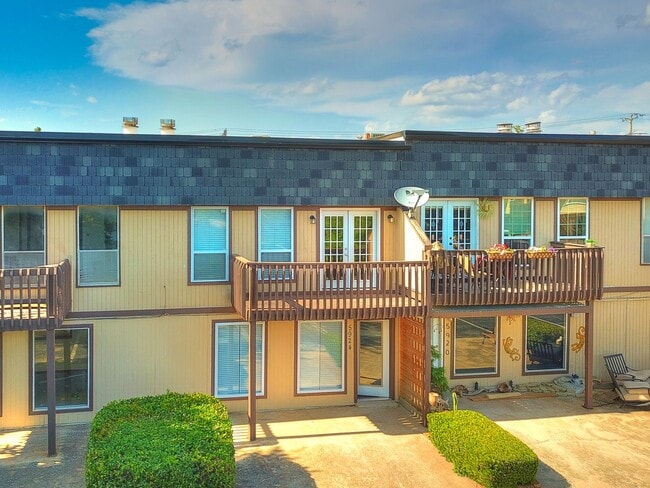 Photo - 5924 W Hefner Rd Apartment