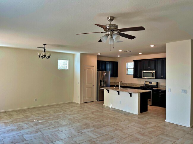 Building Photo - 195 E Bluejay Dr