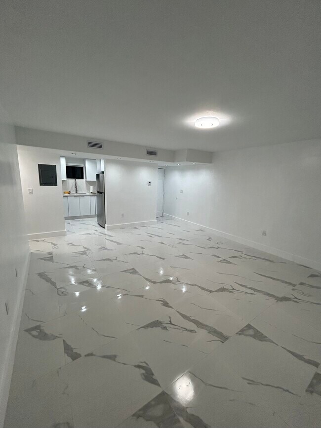 Newly renovated apto. - 5 Olive Dr