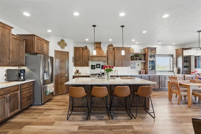 Building Photo - 5700 Island Ct
