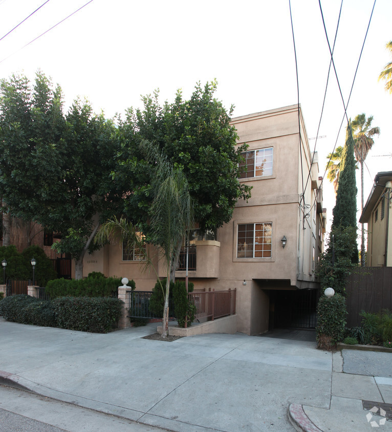 Primary Photo - 10834 Hortense St