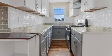 Building Photo - 475 Tecumseh St