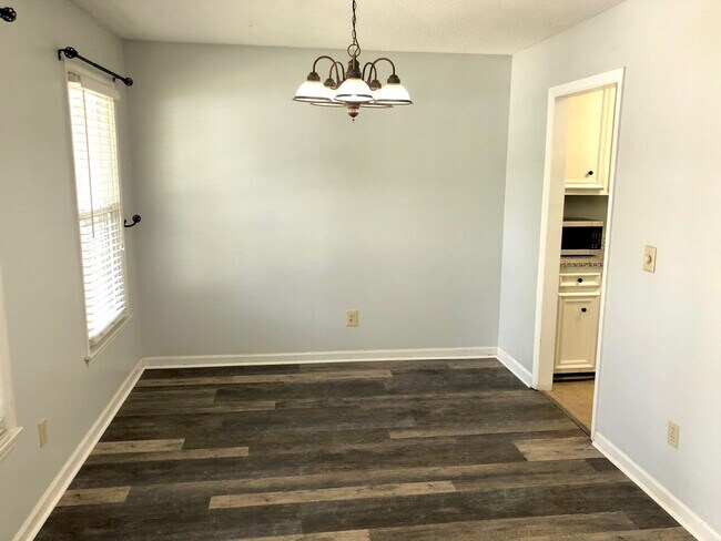 Building Photo - Available 9/15. Beautifully Remodeled Town...