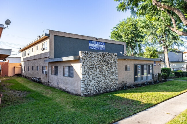 Building Photo - 134 E. Wakefield Ave.