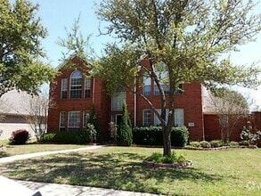 Building Photo - 3106 Kingsbury Dr