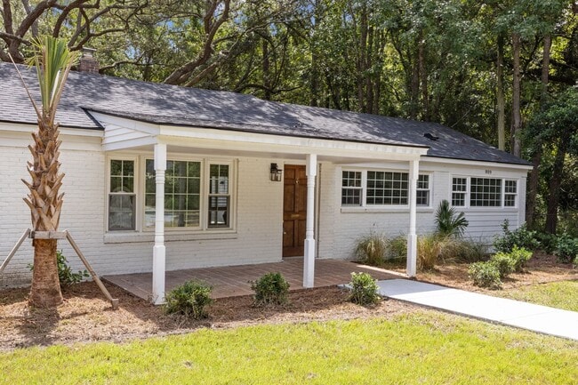 Building Photo - Impeccably Renovated Brick Ranch on James ...