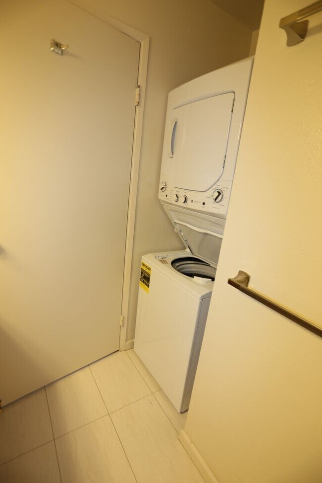 Foto del edificio - Waikele - 2/2/2 - $2,700 - Ho'omalu at Waikele