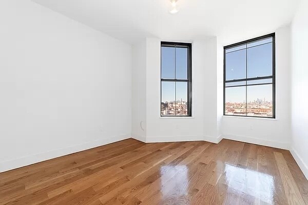 Foto del edificio - 5527 Myrtle Ave