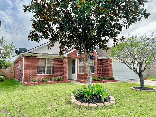 Building Photo - 18523 Spinney Ln