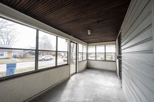 Foto del edificio - 4850 Hillside Ave