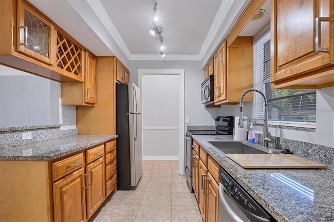 Building Photo - 3350 S Osprey Ave