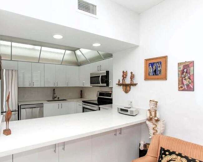 Building Photo - 20281 E Country Club Dr