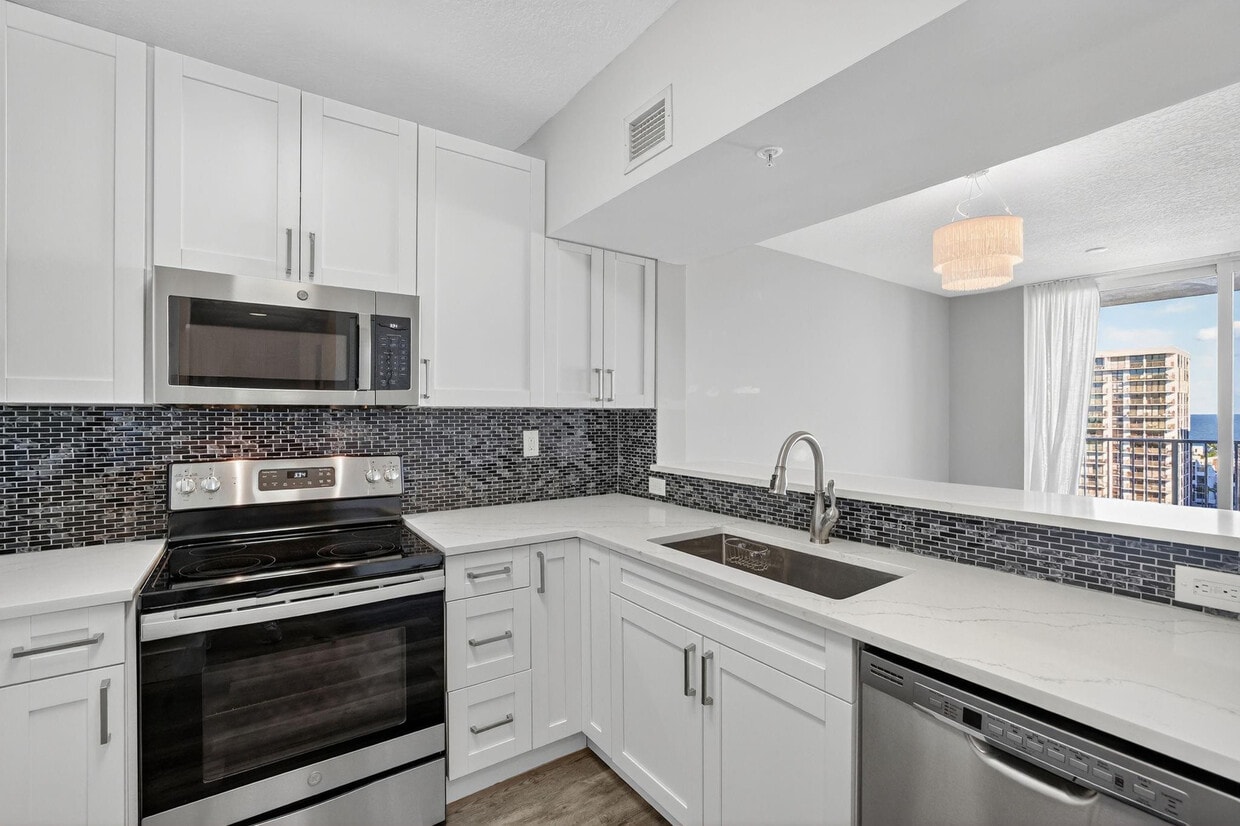 Primary Photo - 3020 NE 32nd Ave