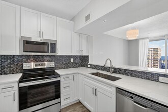 Building Photo - 3020 NE 32nd Ave