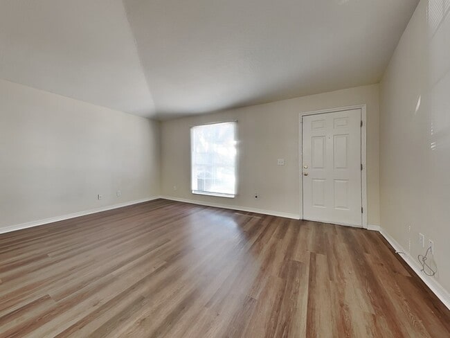 Building Photo - Great 3/2 Home! Apply Now!