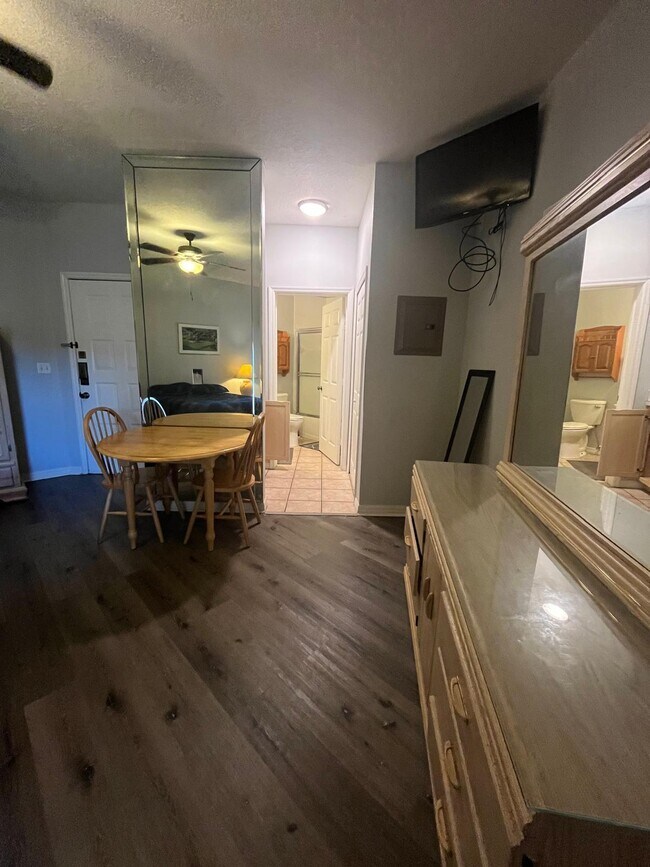 Building Photo - 9967 Perfect Dr