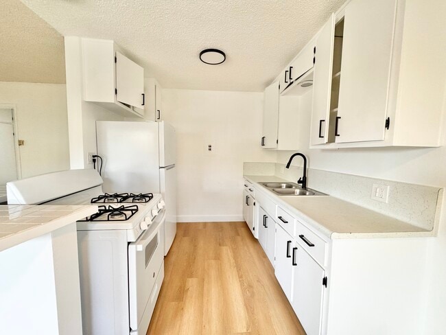 Foto del edificio - 6501 Cherry Ave