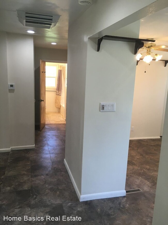 Foto del edificio - 4 br, 1 bath House - 856 N 300 W