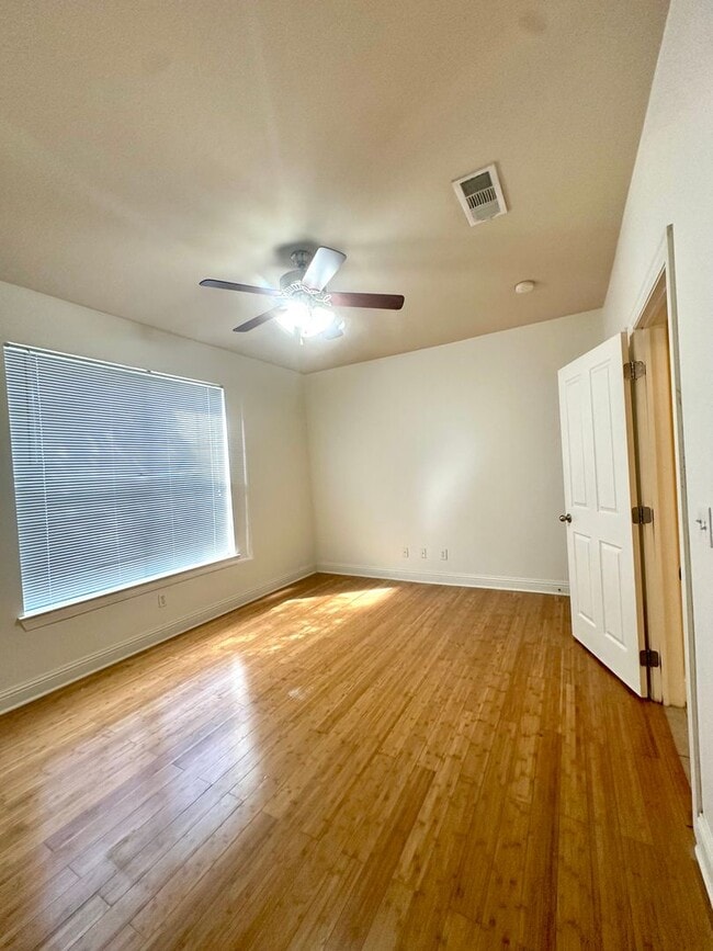 Building Photo - Summerwood Villas 3BR 2BA