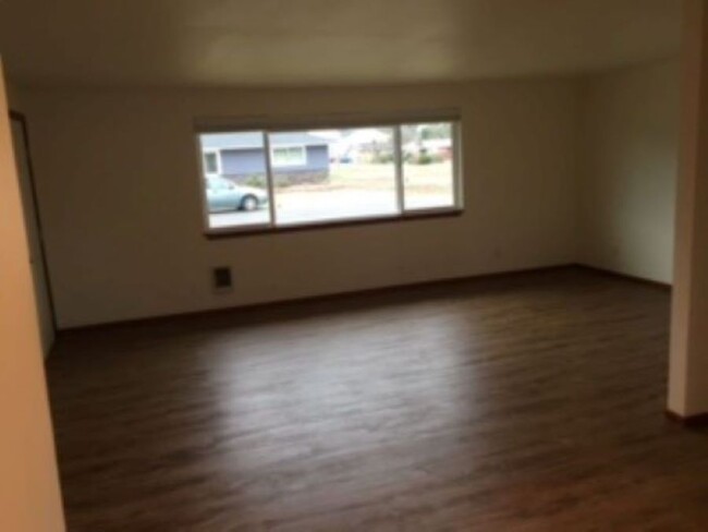 Building Photo - 3202 Fords Prairie Ave