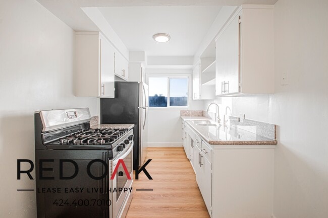 Building Photo - 1115 W 111th St