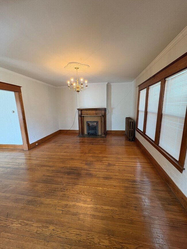 Foto del edificio - 2447/2449 Maplewood Ave