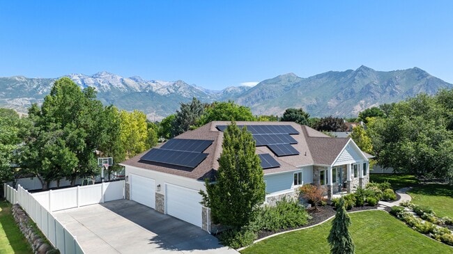 Building Photo - 5976 Woodshire Ln