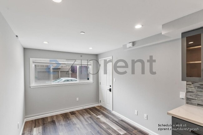 Building Photo - Unit A