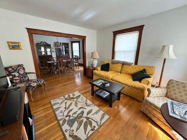 Building Photo - 5 Westchester Rd