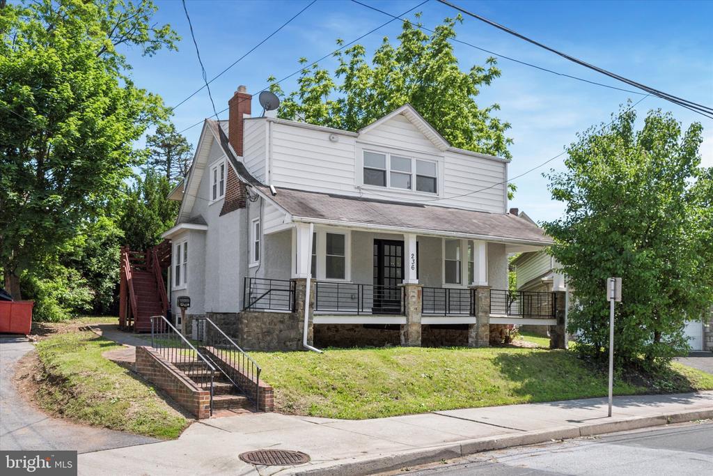 Foto principal - 236 E Butler Ave