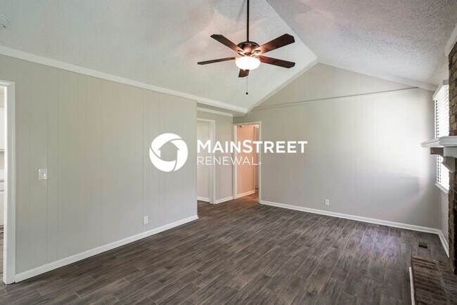 Building Photo - 3 Bedroom Pet-Friendly Home in OLD HICKORY...