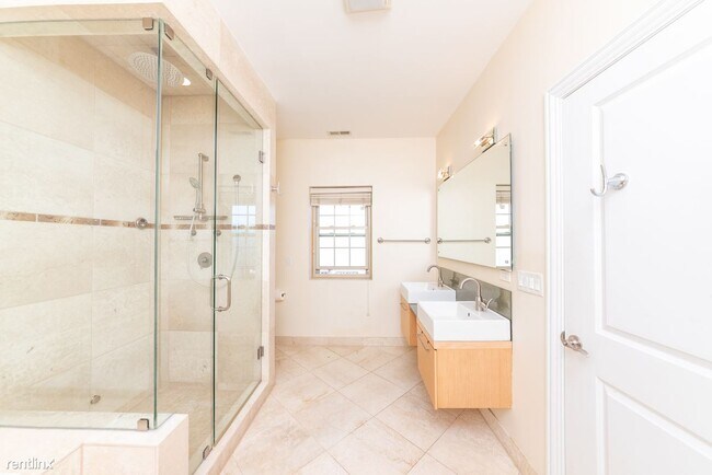 Foto del edificio - 2 br, 2 bath Condo - 6745 N Clark St