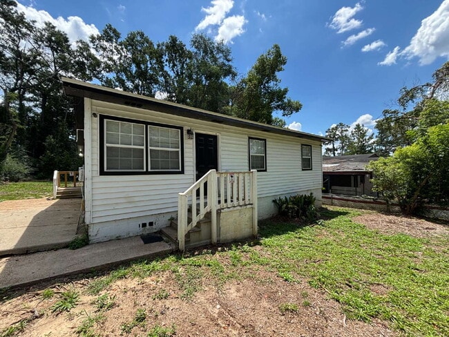 Stylish Renovated 3-Bedroom Gem in Prime Tallahassee – Near Downtown! - Stylish Renovated 3-Bedroom Gem in Prime Tallahassee – Near Downtown! Apartment
