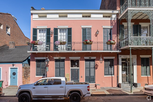 Building Photo - 921 Dumaine St