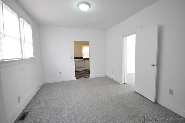 Living Room - 2246 Summit St