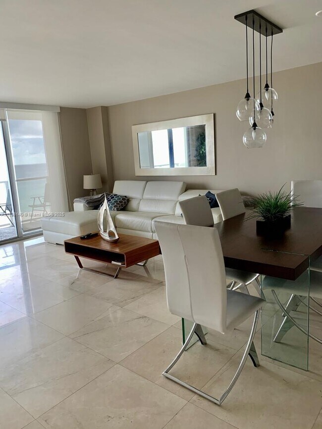 Foto del edificio - 5701 Collins Ave