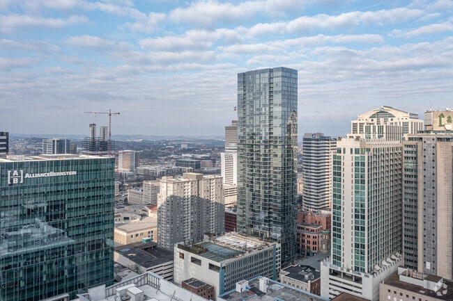 Building Photo - 505