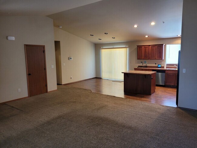 Building Photo - Now renting 3 bedroom House