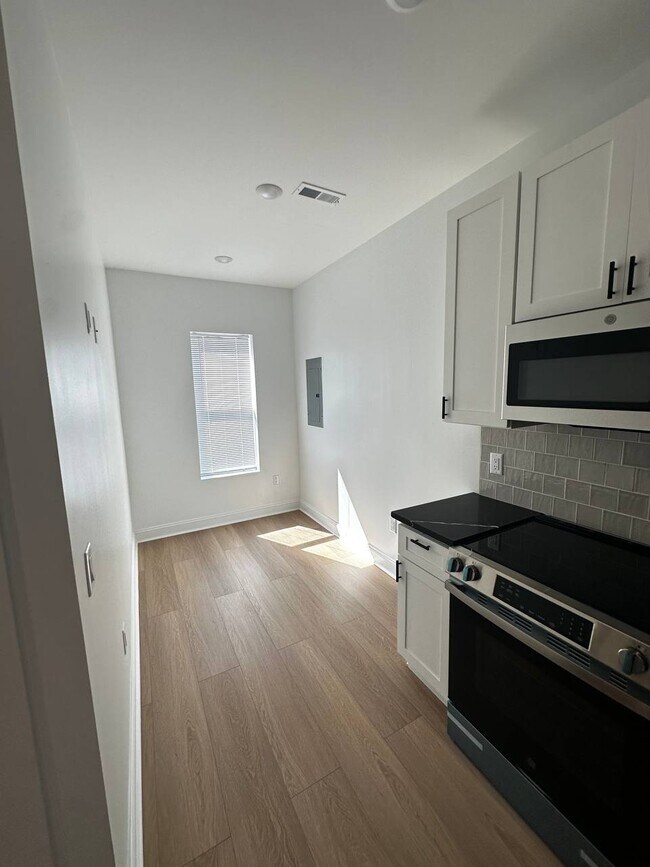Foto del edificio - 1229 W Somerset St