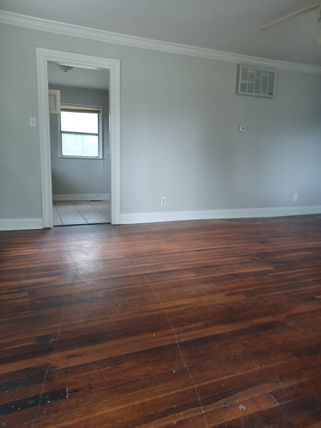 Foto del edificio - 3402 N Edmondson Ave