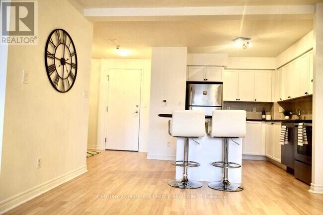 Photo du bâtiment - 3888 Duke of York Blvd