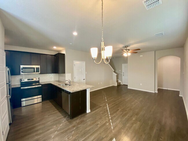Foto del edificio - Luxury Townhome in New Braunfels