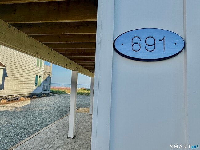 Foto del edificio - 691 Fairfield Beach Rd